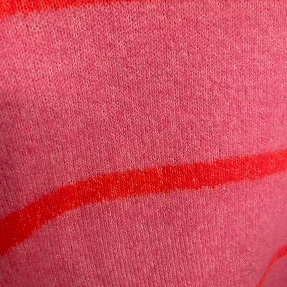 PINK WITH ORANGE STRIPED DETAIL. EXTREMELY SOFT. Size L - Picture 7 of 7